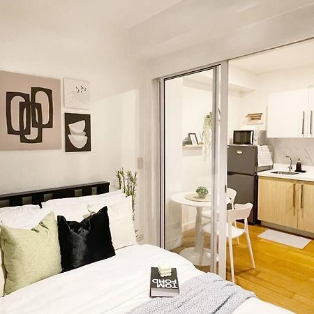 Appartamento The Serene Escape Rockwell Makati City View 1Br Manila Esterno foto