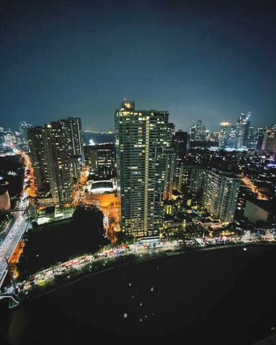 Appartamento The Serene Escape Rockwell Makati City View 1Br Manila Esterno foto